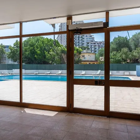 Apartment Modern 2 Bdr Flat W/balcony And Pool By Lovelystay *