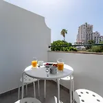 아파트 Modern 2 Bdr Flat W/balcony And Pool By Lovelystay *