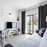 Modern 2 Bdr Flat W/balcony And Pool By Lovelystay 아파트 알부페이라