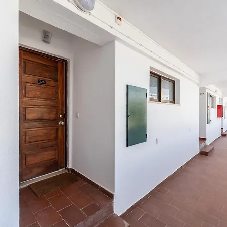 Apartamento Modern 2 Bdr Flat W/balcony And Pool By Lovelystay