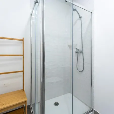 아파트 Modern 2 Bdr Flat W/balcony And Pool By Lovelystay 알부페이라