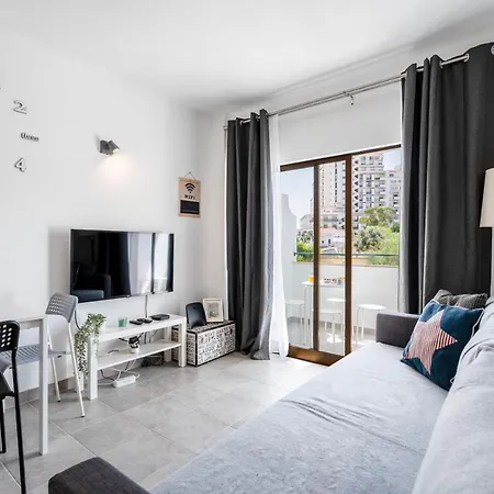 Modern 2 Bdr Flat W/balcony And Pool By Lovelystay 아파트 알부페이라