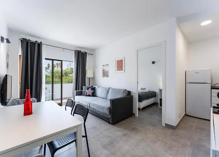 Modern 2 Bdr Flat W/balcony And Pool By Lovelystay Daire