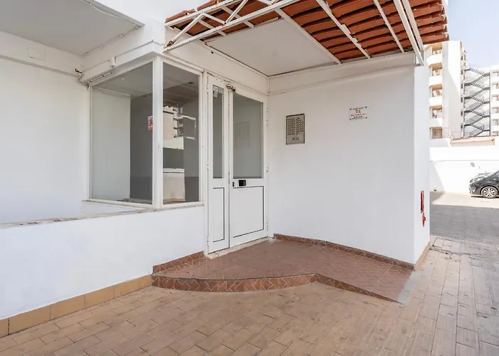 Modern 2 Bdr Flat W/balcony And Pool By Lovelystay Daire *