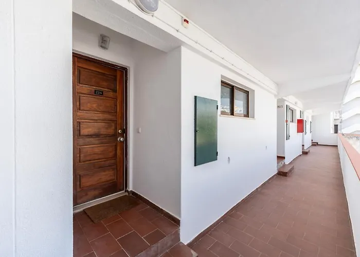 Daire Modern 2 Bdr Flat W/balcony And Pool By Lovelystay