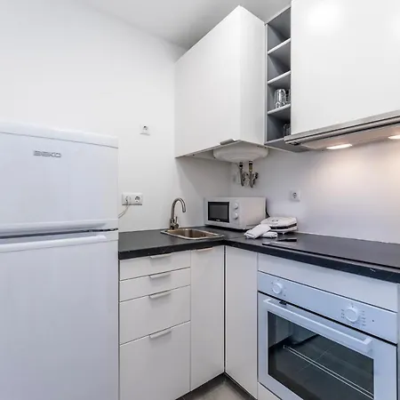 Modern 2 Bdr Flat W/balcony And Pool By Lovelystay Lejlighed *