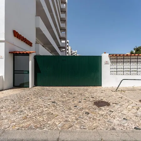 Modern 2 Bdr Flat W/balcony And Pool By Lovelystay